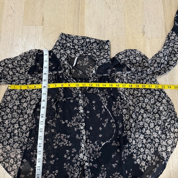 Free People printed Boho flare sleeve blouse EUC - Picture 14 of 16
